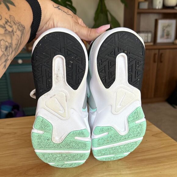 Nike Essential 2 Women's White and Mint Green Sneakers - Size 8.5 - Picture 7 of 10